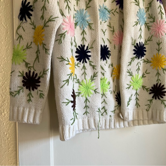 Grandma’s Favorite Knitted Floral Sweater - Picture 2 of 8